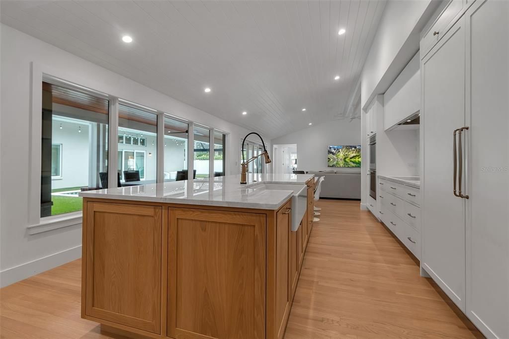 For Sale: $3,495,000 (5 beds, 4 baths, 4452 Square Feet)