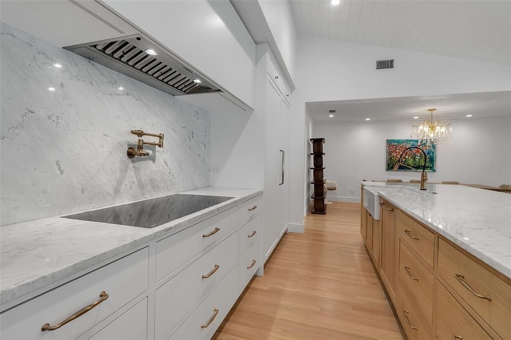 For Sale: $3,495,000 (5 beds, 4 baths, 4452 Square Feet)
