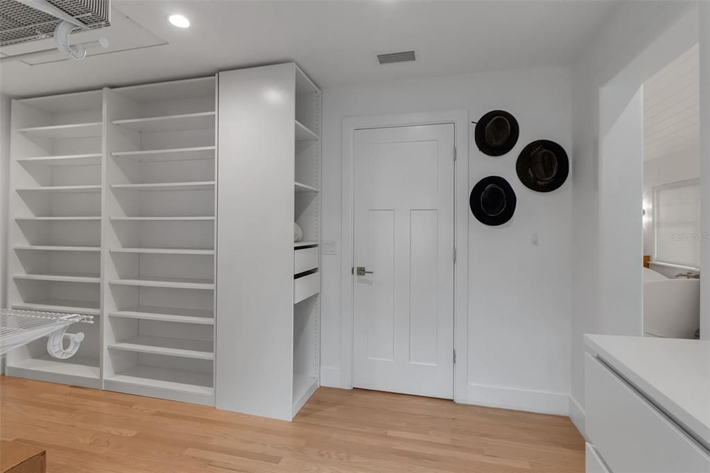 For Sale: $3,495,000 (5 beds, 4 baths, 4452 Square Feet)