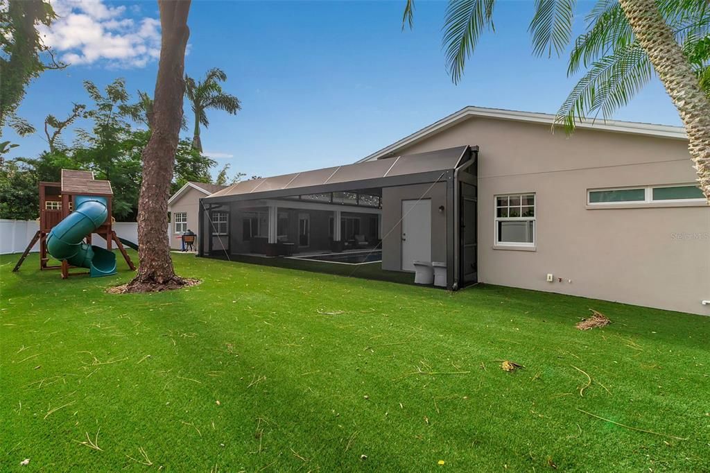 For Sale: $3,495,000 (5 beds, 4 baths, 4452 Square Feet)