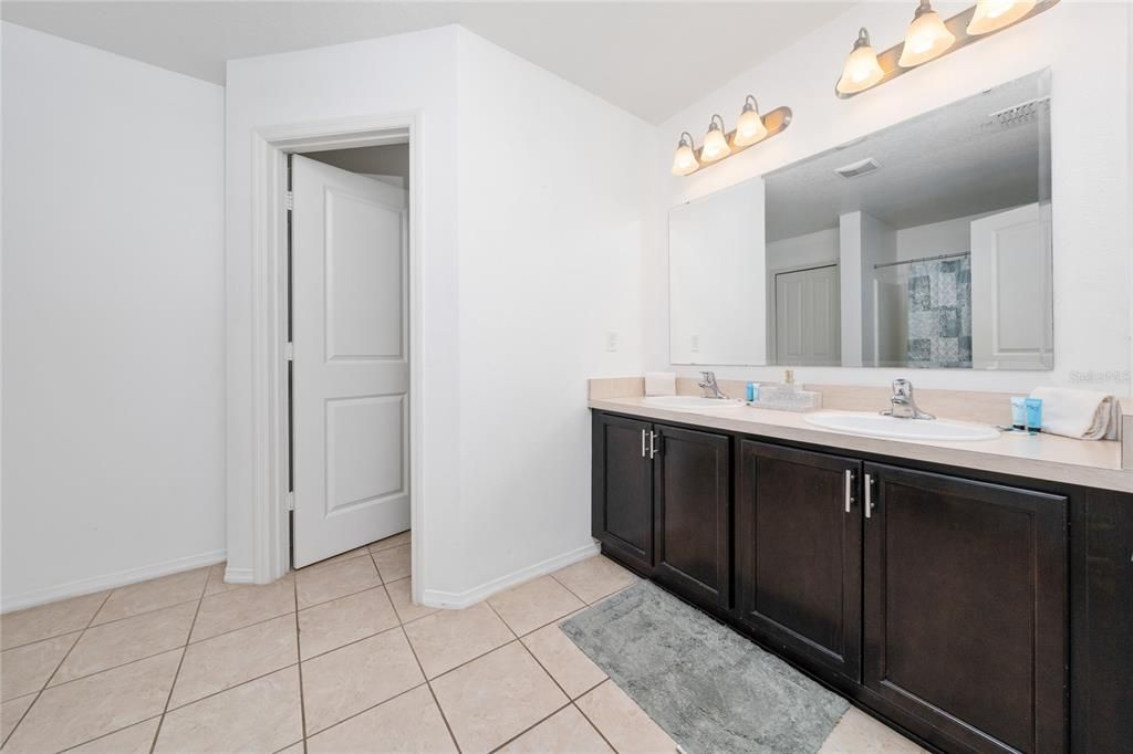 For Sale: $675,000 (7 beds, 4 baths, 3628 Square Feet)