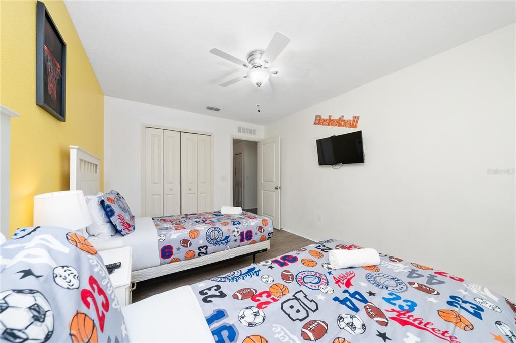 For Sale: $675,000 (7 beds, 4 baths, 3628 Square Feet)