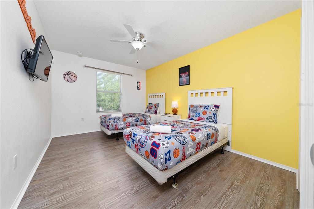 For Sale: $675,000 (7 beds, 4 baths, 3628 Square Feet)
