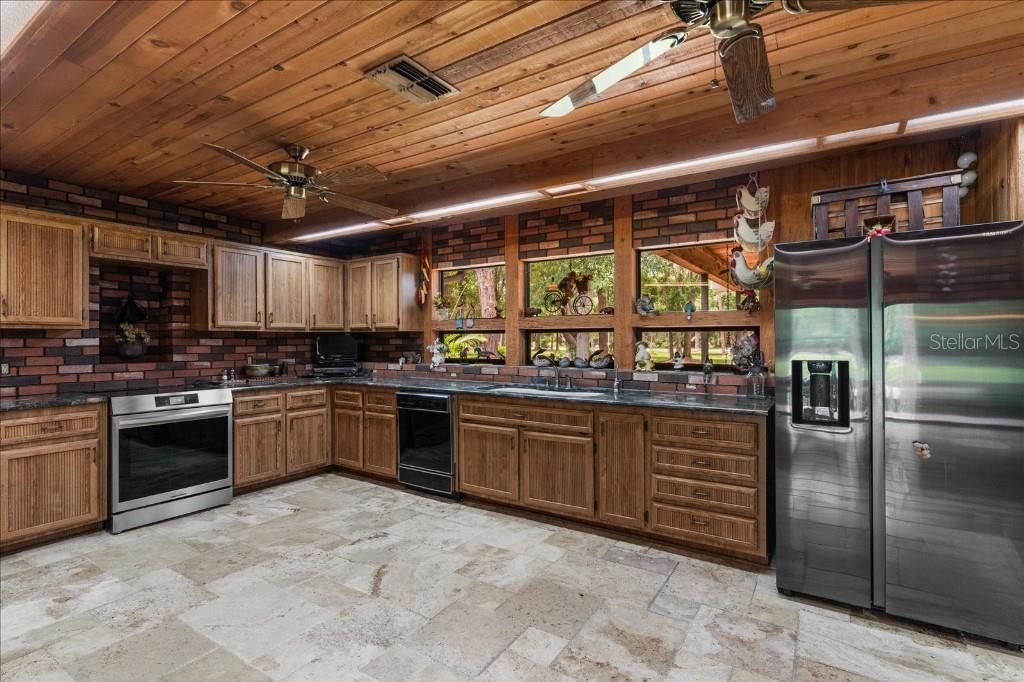 En Venta: $1,399,999 (4 camas, 2 baños, 3252 Pies cuadrados)