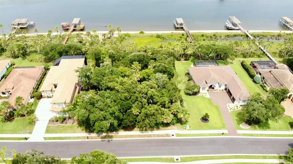 Под контрактом: $317,000 (0.52 acres)