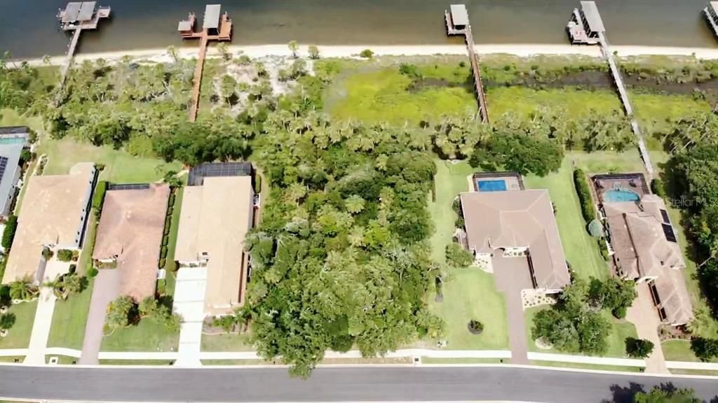 Под контрактом: $317,000 (0.52 acres)