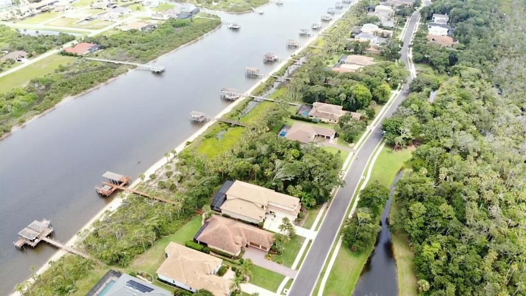 Под контрактом: $317,000 (0.52 acres)