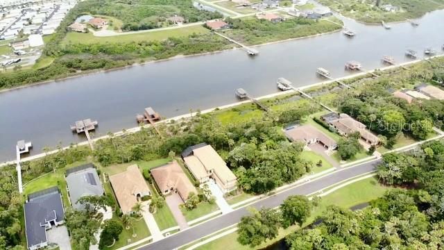 Под контрактом: $317,000 (0.52 acres)