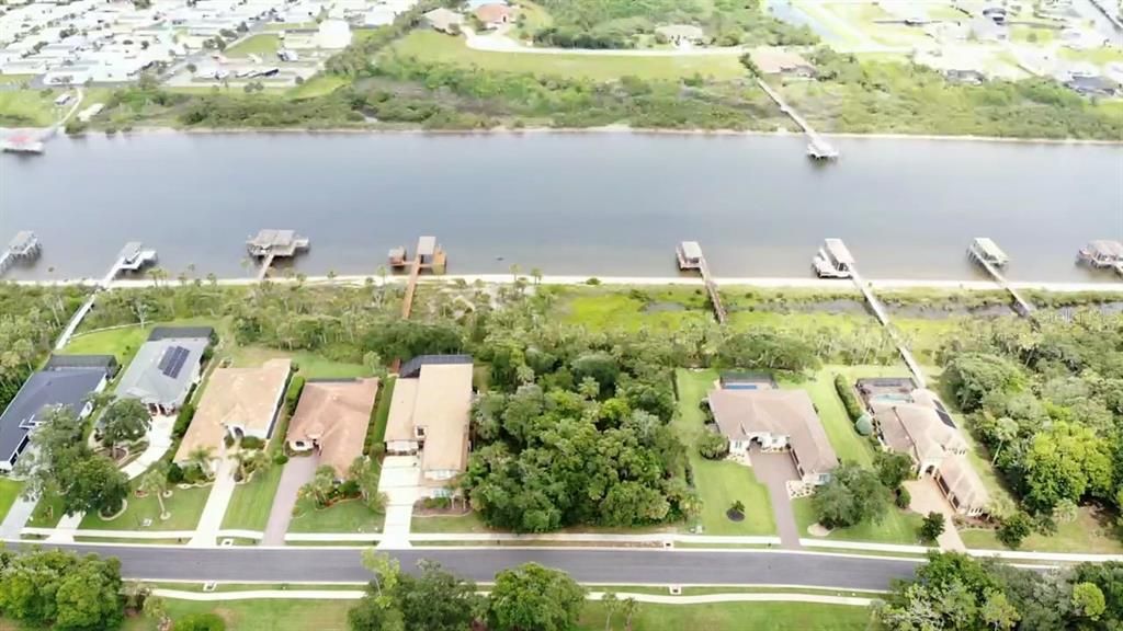 Под контрактом: $317,000 (0.52 acres)