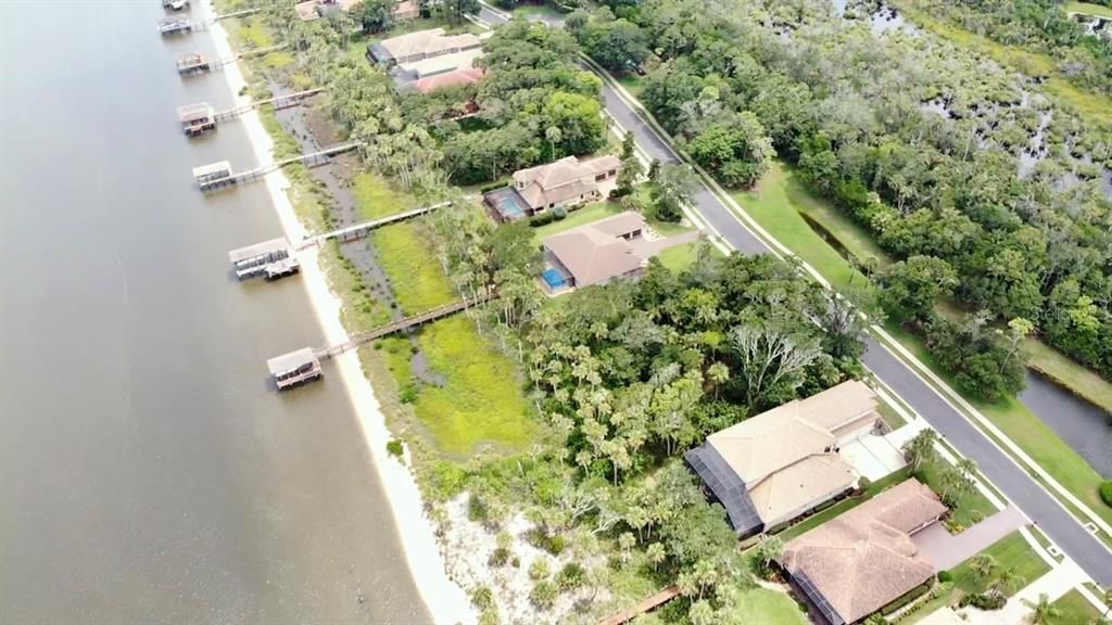 Под контрактом: $317,000 (0.52 acres)