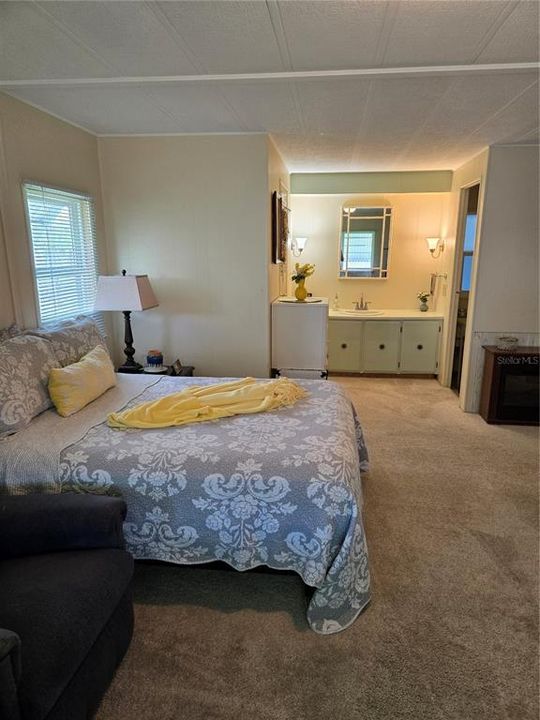 Large main bedroom with bathroom