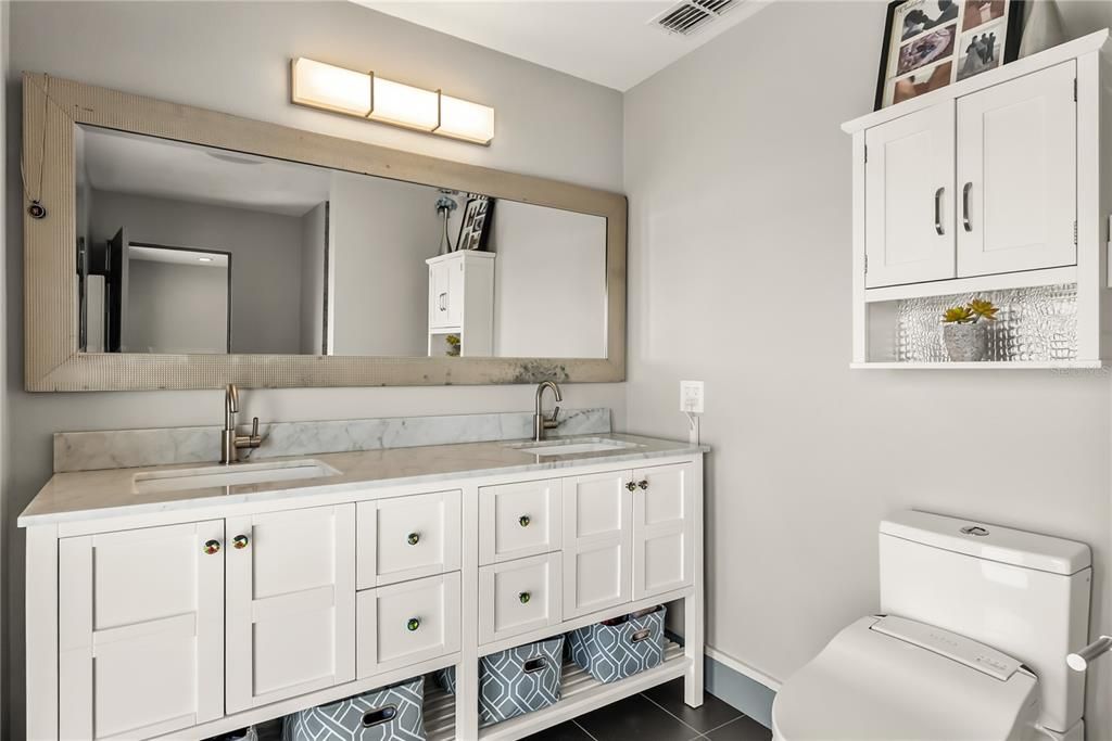 Под контрактом: $1,075,000 (4 спален, 3 ванн, 3213 Квадратных фут)