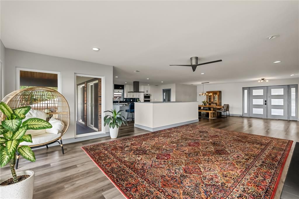 Под контрактом: $1,075,000 (4 спален, 3 ванн, 3213 Квадратных фут)