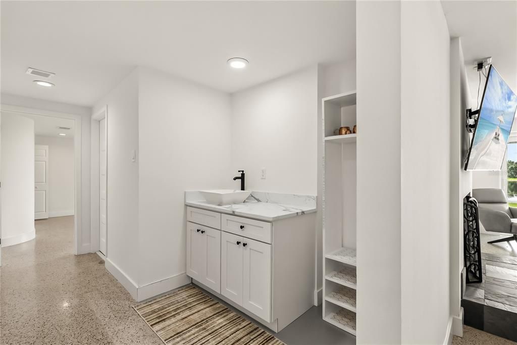 Под контрактом: $1,075,000 (4 спален, 3 ванн, 3213 Квадратных фут)