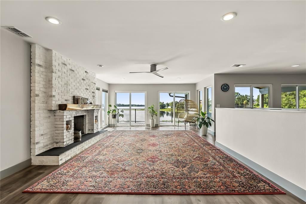 Под контрактом: $1,075,000 (4 спален, 3 ванн, 3213 Квадратных фут)