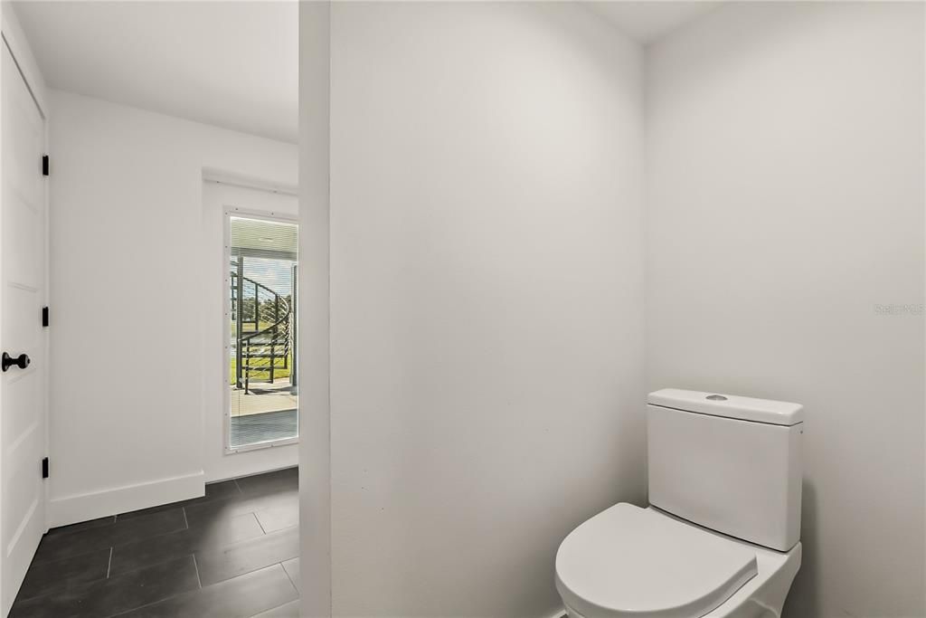 Под контрактом: $1,075,000 (4 спален, 3 ванн, 3213 Квадратных фут)