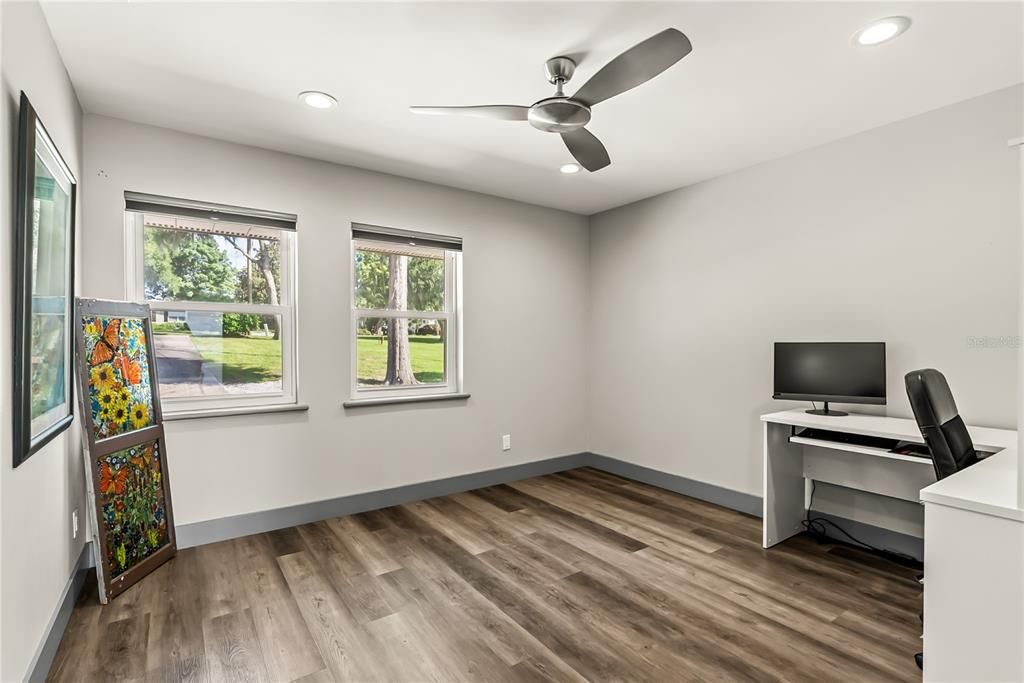 Под контрактом: $1,075,000 (4 спален, 3 ванн, 3213 Квадратных фут)