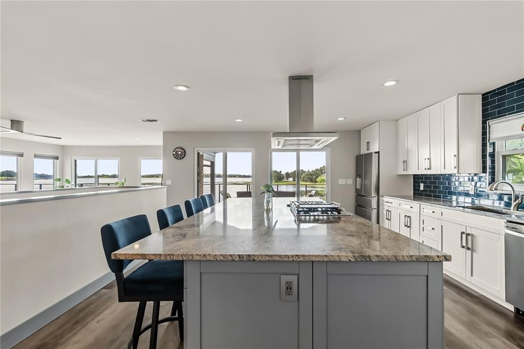 Под контрактом: $1,075,000 (4 спален, 3 ванн, 3213 Квадратных фут)