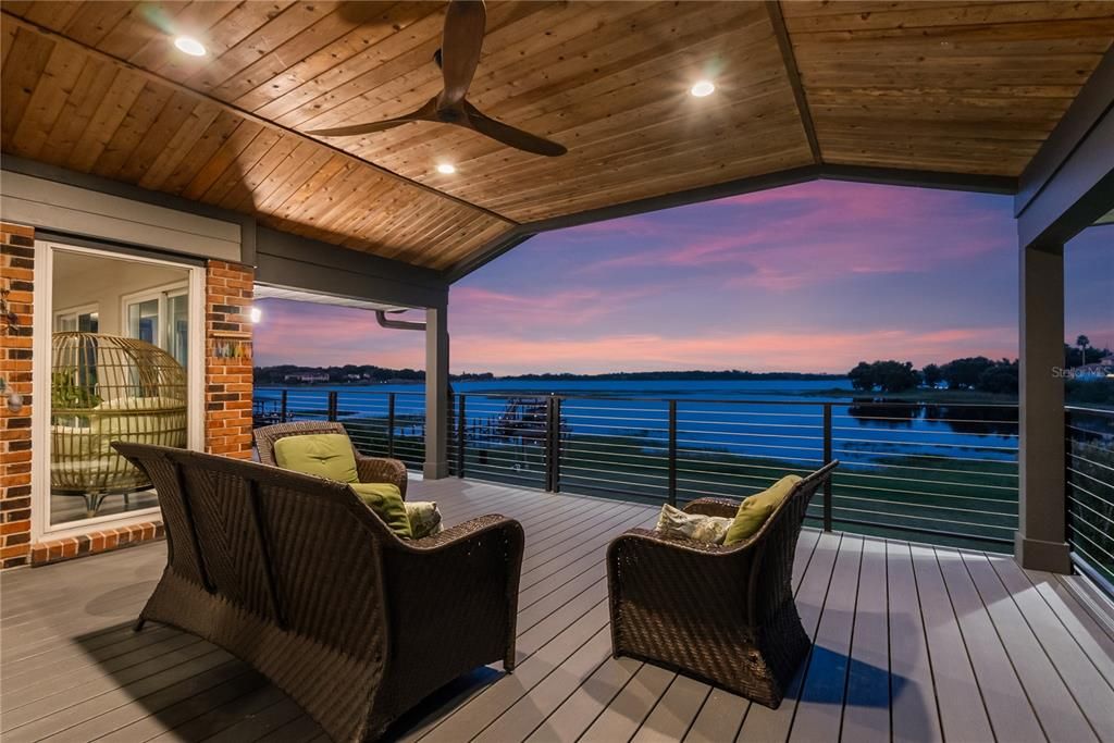 Под контрактом: $1,075,000 (4 спален, 3 ванн, 3213 Квадратных фут)