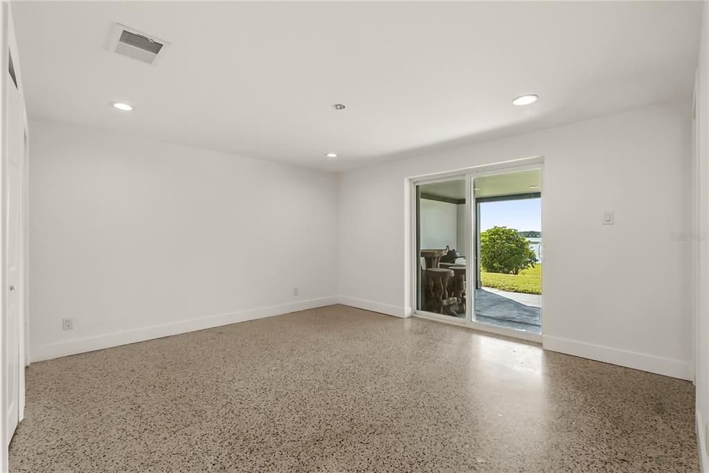 Под контрактом: $1,075,000 (4 спален, 3 ванн, 3213 Квадратных фут)