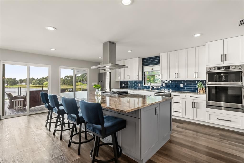 Под контрактом: $1,075,000 (4 спален, 3 ванн, 3213 Квадратных фут)