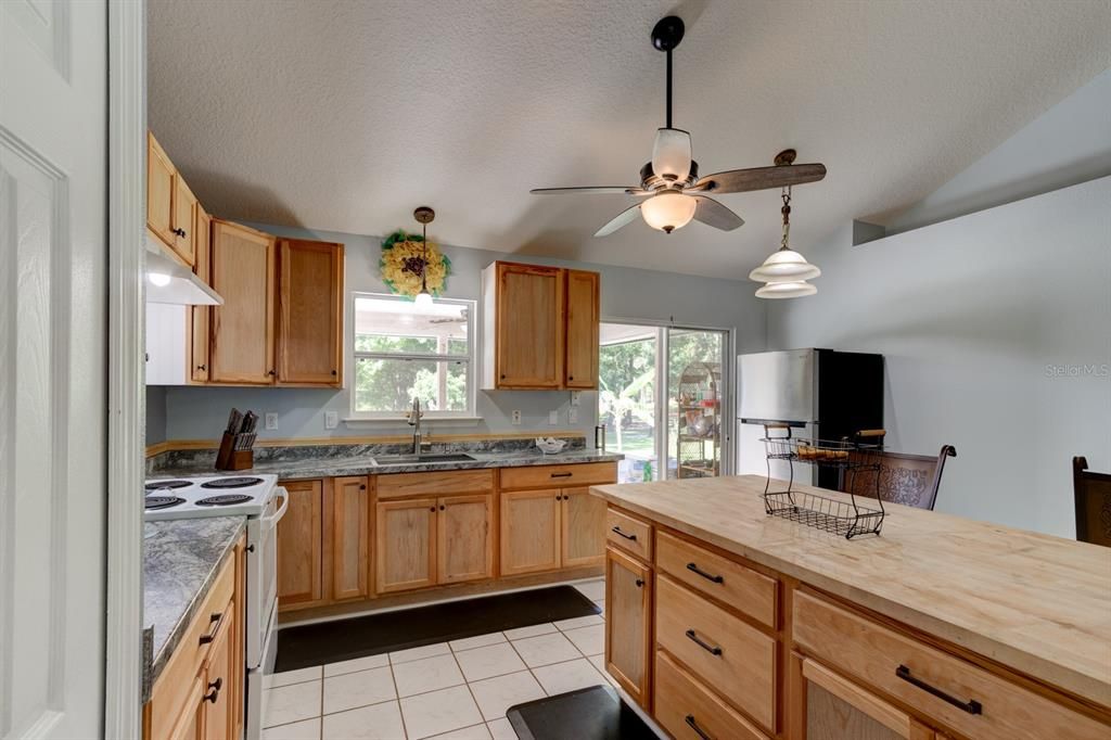 Под контрактом: $475,000 (3 спален, 2 ванн, 1362 Квадратных фут)