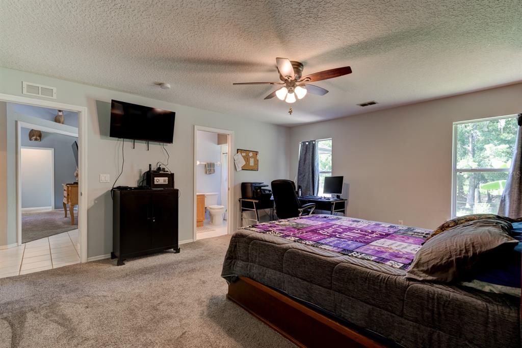 Под контрактом: $475,000 (3 спален, 2 ванн, 1362 Квадратных фут)