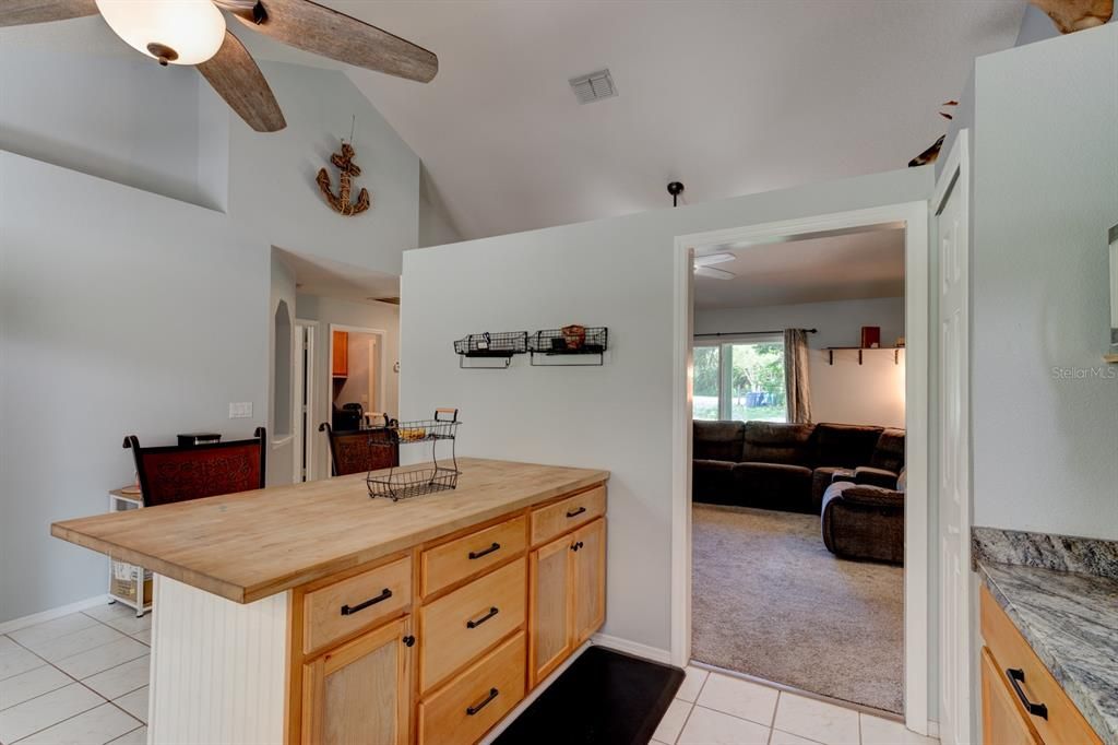 Под контрактом: $475,000 (3 спален, 2 ванн, 1362 Квадратных фут)