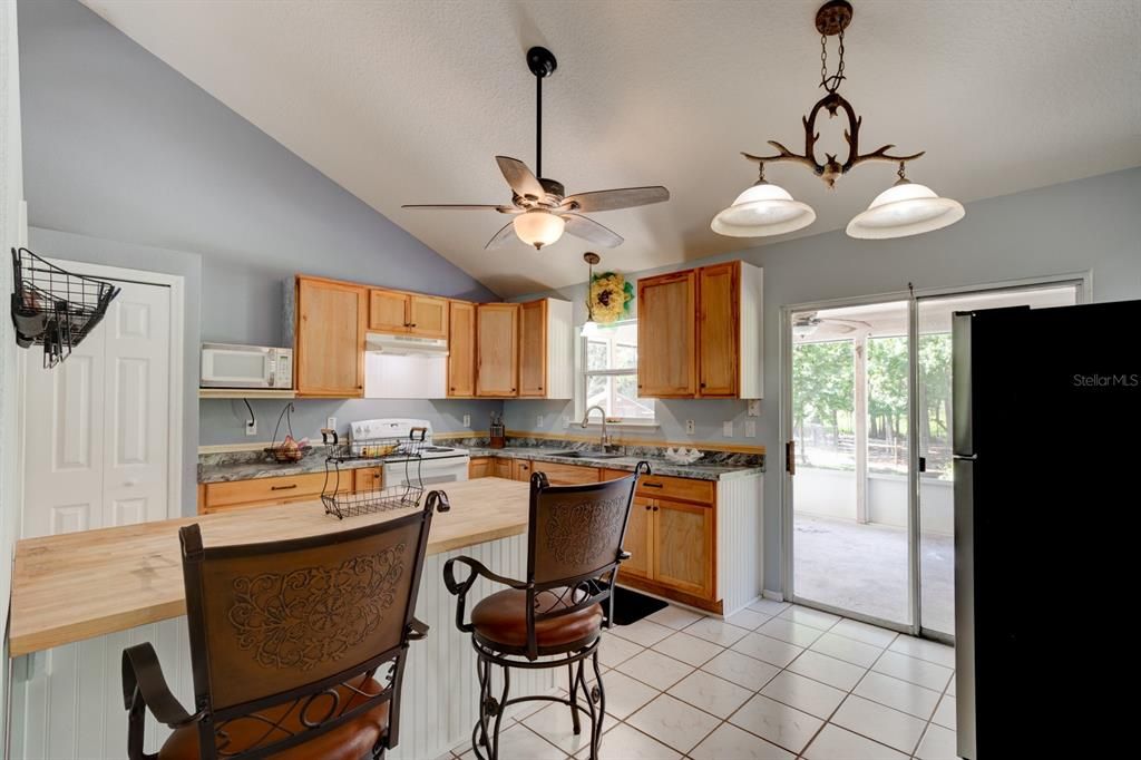 Под контрактом: $475,000 (3 спален, 2 ванн, 1362 Квадратных фут)