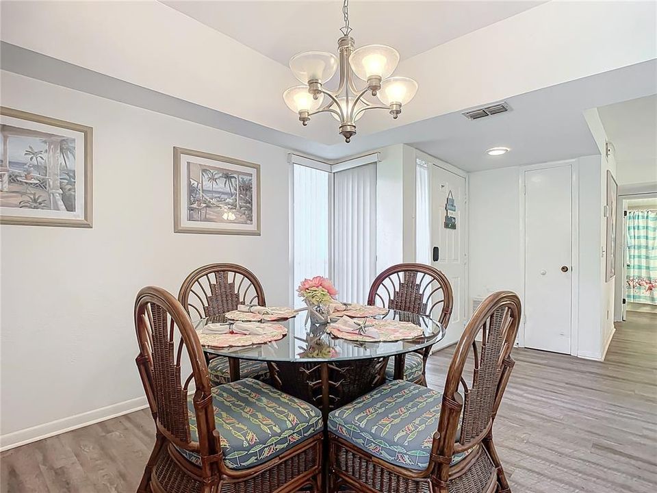 Active With Contract: $180,000 (3 beds, 2 baths, 1338 Square Feet)