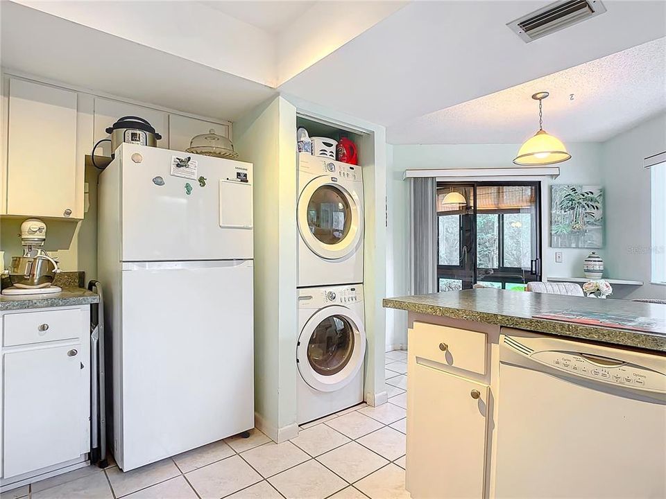 Active With Contract: $180,000 (3 beds, 2 baths, 1338 Square Feet)