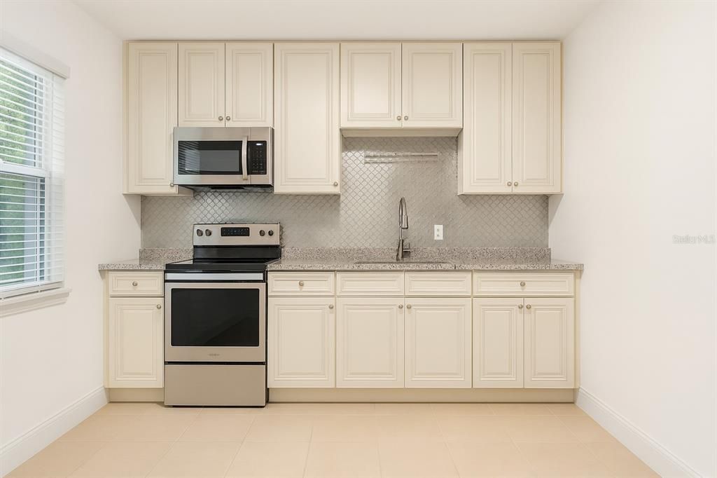 Под контрактом: $1,999 (2 спален, 1 ванн, 863 Квадратных фут)