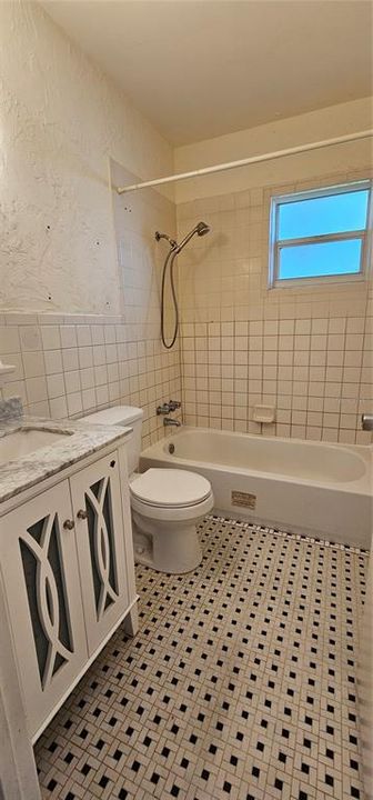 Под контрактом: $1,999 (2 спален, 1 ванн, 863 Квадратных фут)