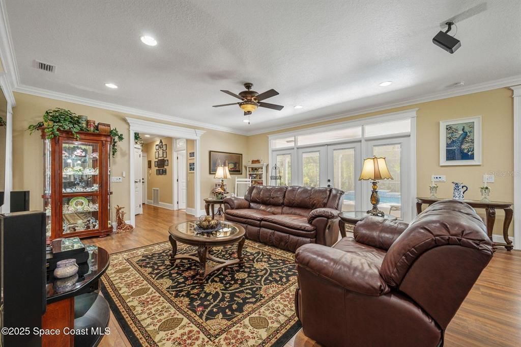 На продажу: $1,495,000 (4 спален, 3 ванн, 3600 Квадратных фут)