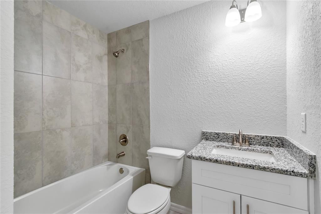 For Sale: $199,000 (2 beds, 2 baths, 925 Square Feet)