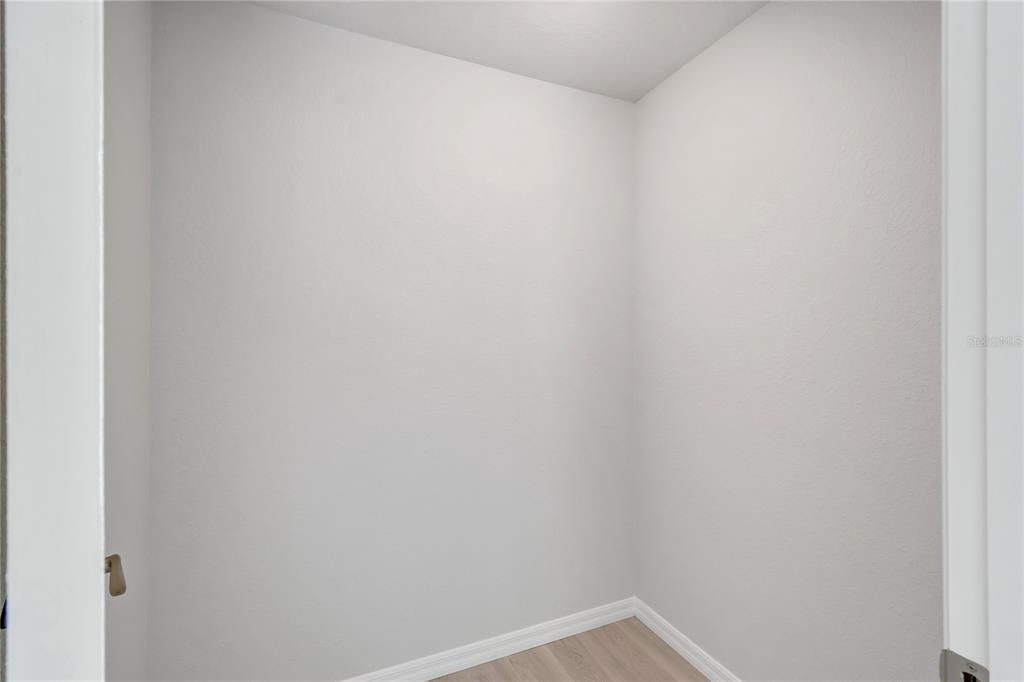 For Sale: $199,000 (2 beds, 2 baths, 925 Square Feet)