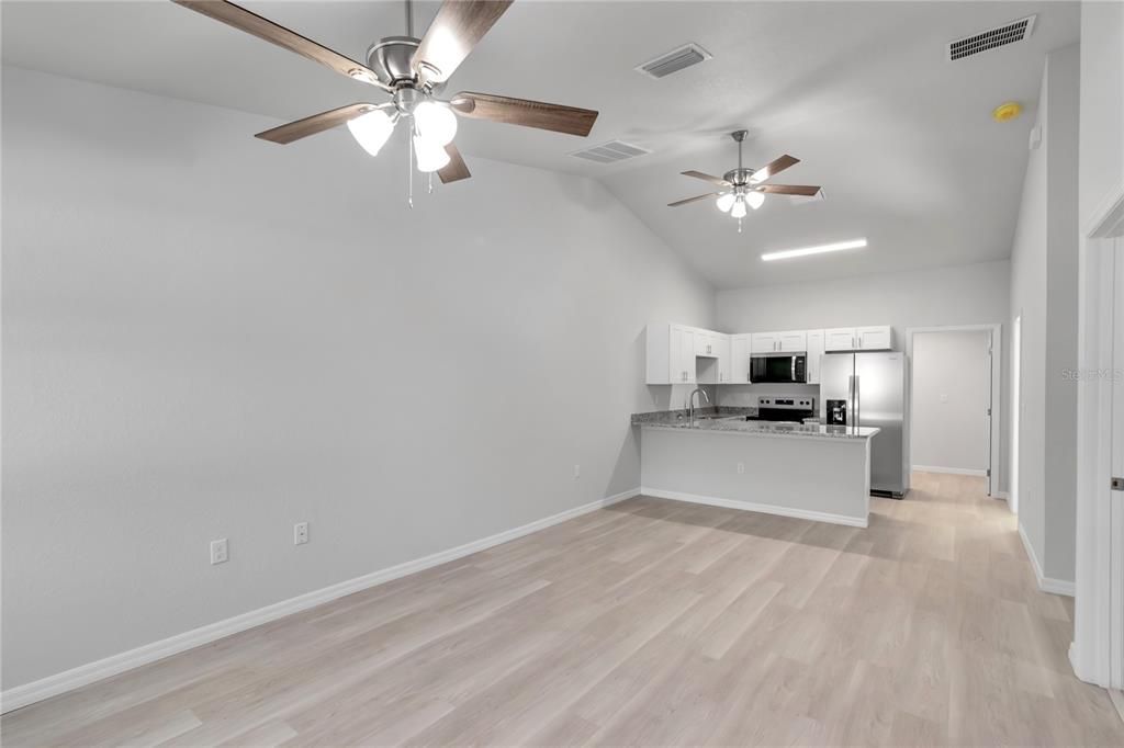 For Sale: $199,000 (2 beds, 2 baths, 925 Square Feet)