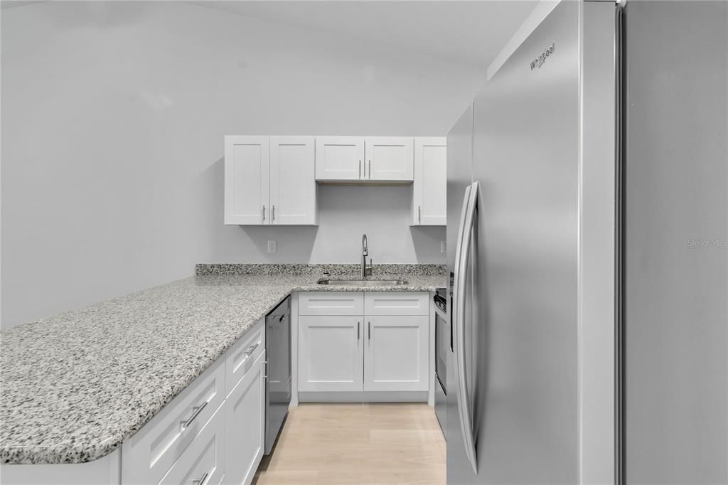 For Sale: $199,000 (2 beds, 2 baths, 925 Square Feet)