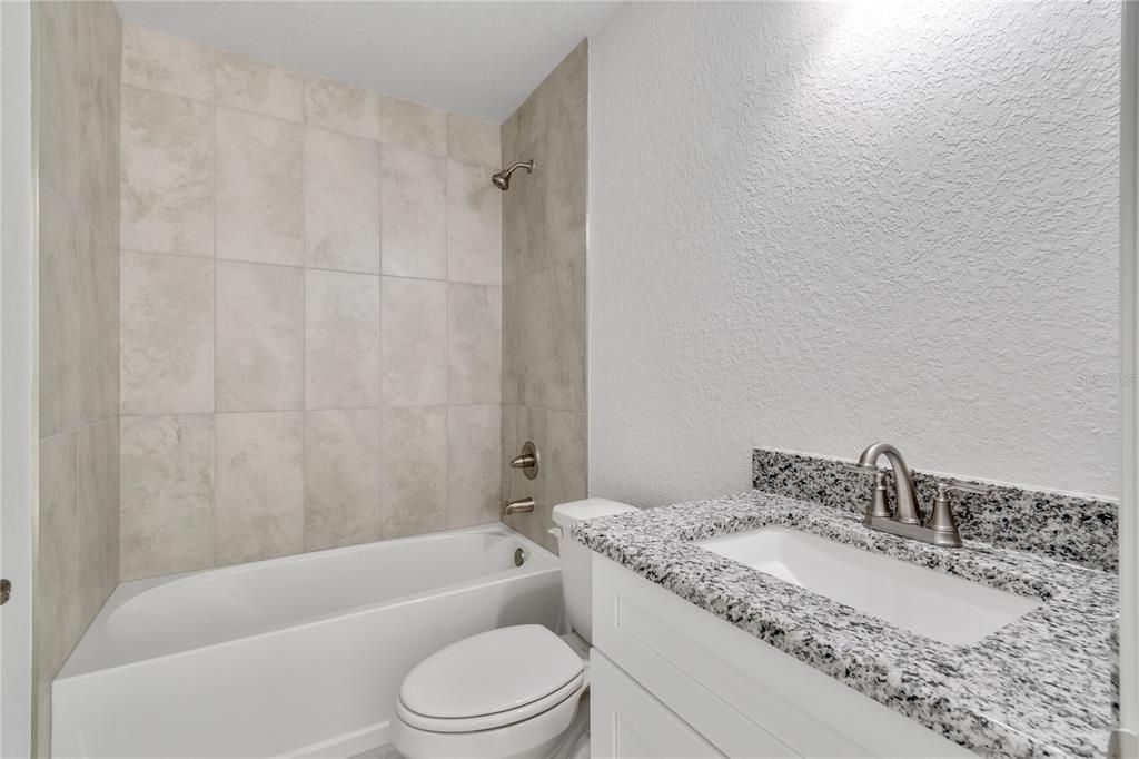 For Sale: $199,000 (2 beds, 2 baths, 925 Square Feet)