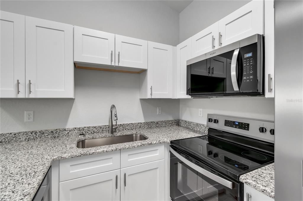 For Sale: $199,000 (2 beds, 2 baths, 925 Square Feet)