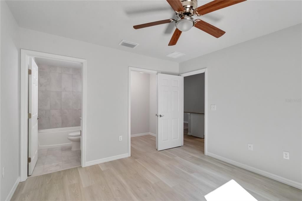 For Sale: $199,000 (2 beds, 2 baths, 925 Square Feet)