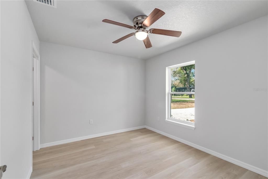For Sale: $199,000 (2 beds, 2 baths, 925 Square Feet)
