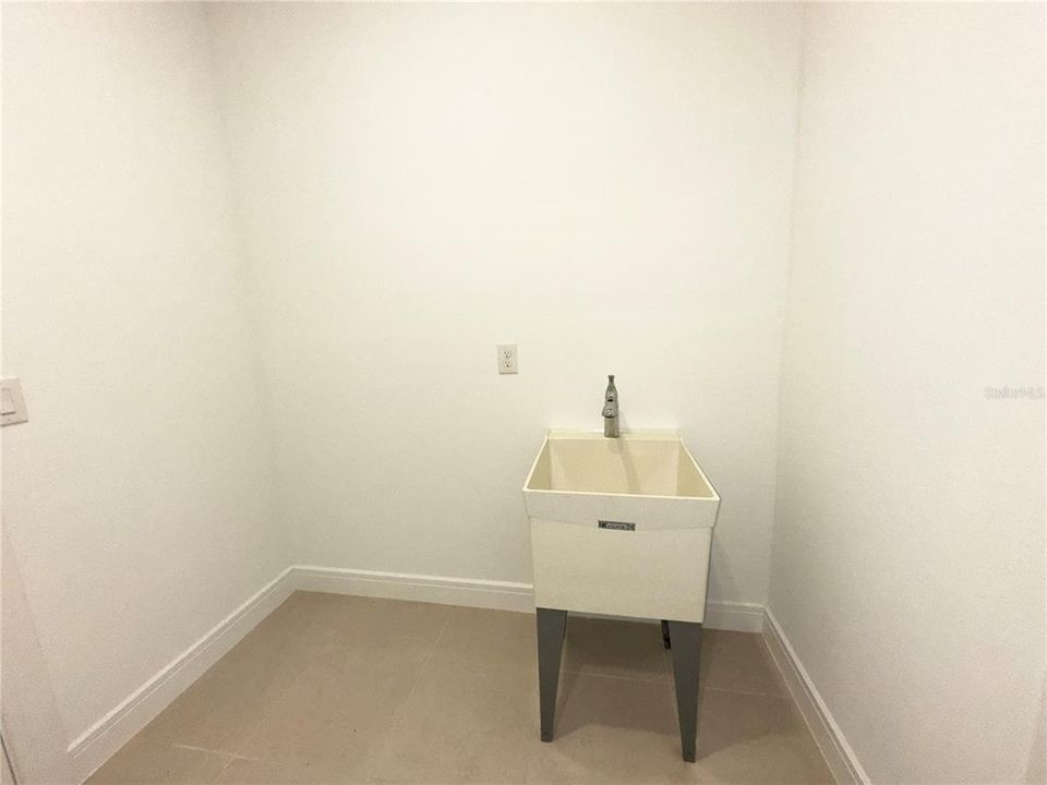 For Rent: $3,000 (4 beds, 3 baths, 2049 Square Feet)