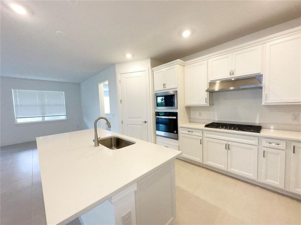 For Rent: $3,000 (4 beds, 3 baths, 2049 Square Feet)