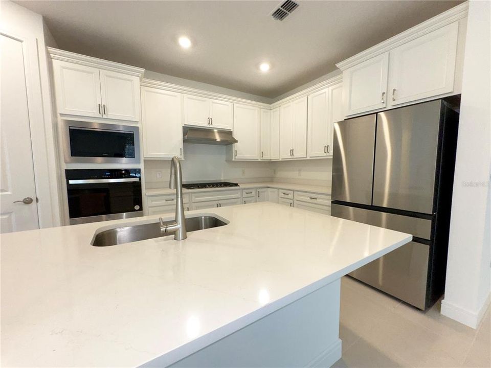 For Rent: $3,000 (4 beds, 3 baths, 2049 Square Feet)