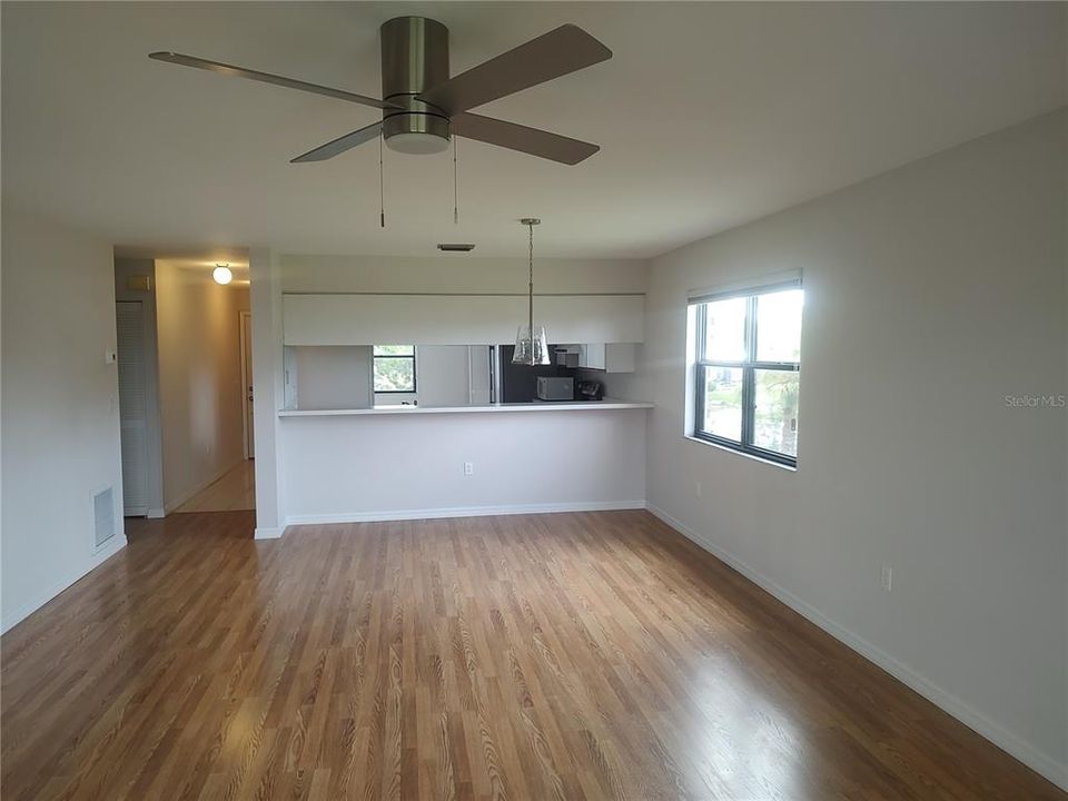 For Sale: $265,000 (2 beds, 2 baths, 1197 Square Feet)