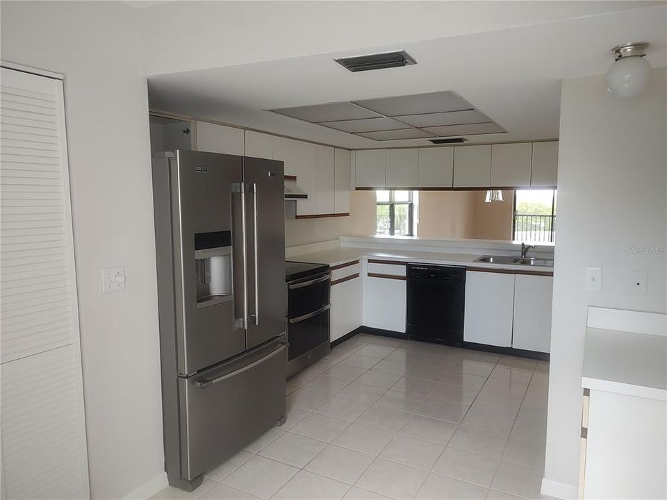 For Sale: $265,000 (2 beds, 2 baths, 1197 Square Feet)