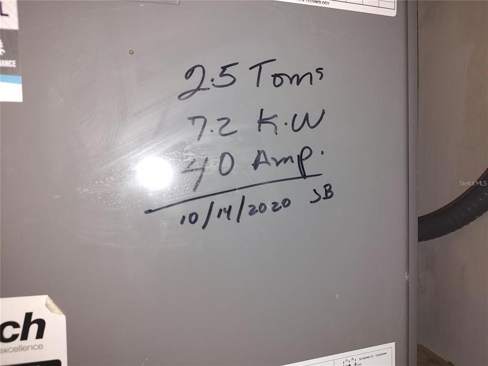 For Sale: $265,000 (2 beds, 2 baths, 1197 Square Feet)