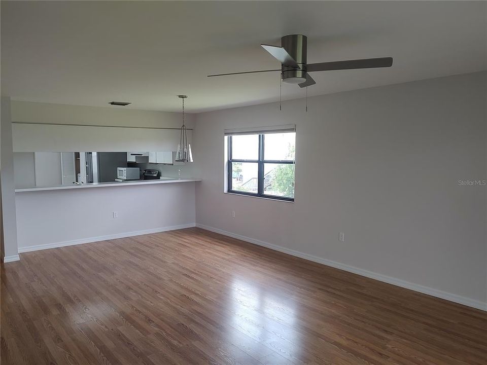 For Sale: $265,000 (2 beds, 2 baths, 1197 Square Feet)