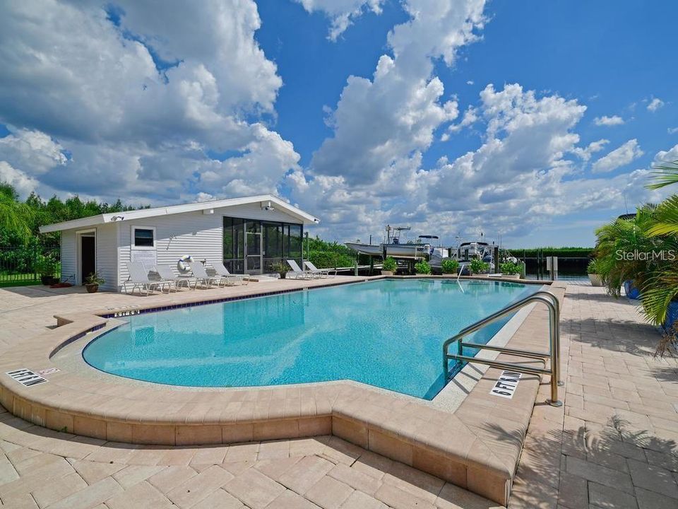 For Sale: $265,000 (2 beds, 2 baths, 1197 Square Feet)